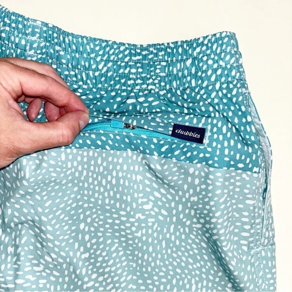 Chubbies Men’s 5.5” Swim Trunks The Whale Sharks Size Medium NWOT